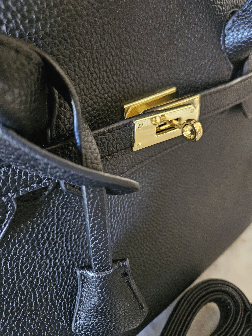 NEVER WORN Structured Tote Satchel w/Gold Hardware Handbag + Xtra Strap Included